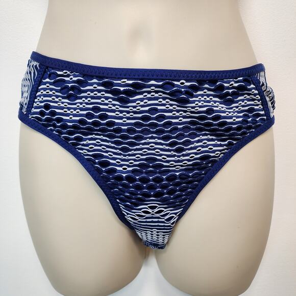 Becca Reveal Crochet Hipster Bikini Bottoms Size M Blue Moderate Coverage - Picture 2 of 8